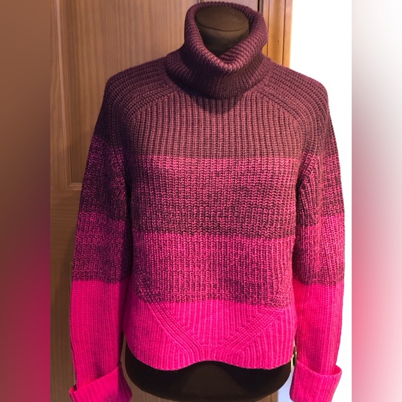 Trina Turk Merino Wool Knit Short Dolman Sleeve Sweater in Grey Size M EXCELLENT main image 1